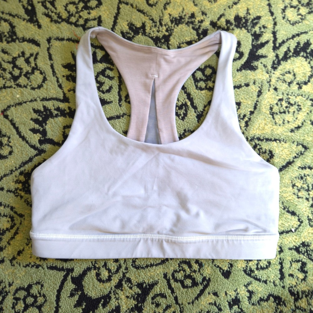 Lululemon Invigorate Sports Bra Womens Size 6 Lilac  Racerback Mesh